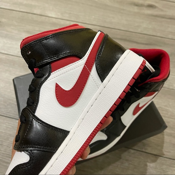 Air Jordan 1 Mid GS Gym Red - Picture 4 of 8